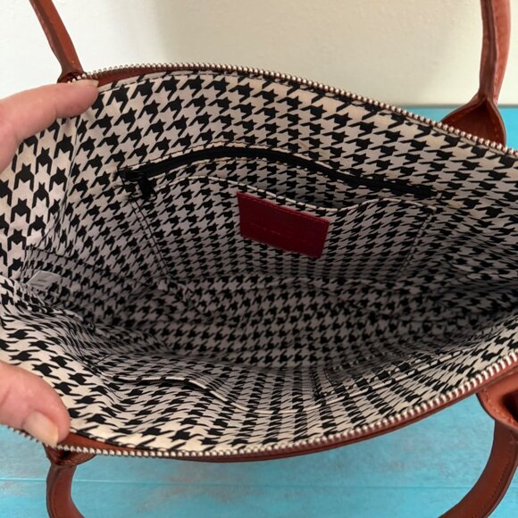 Hobo International Leather Handbag with Zip Closure In Cognac Brown - Picture 6 of 9